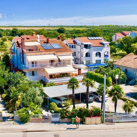 Hotel Pansion Adria Sveti Filip i Jakov Esterno foto