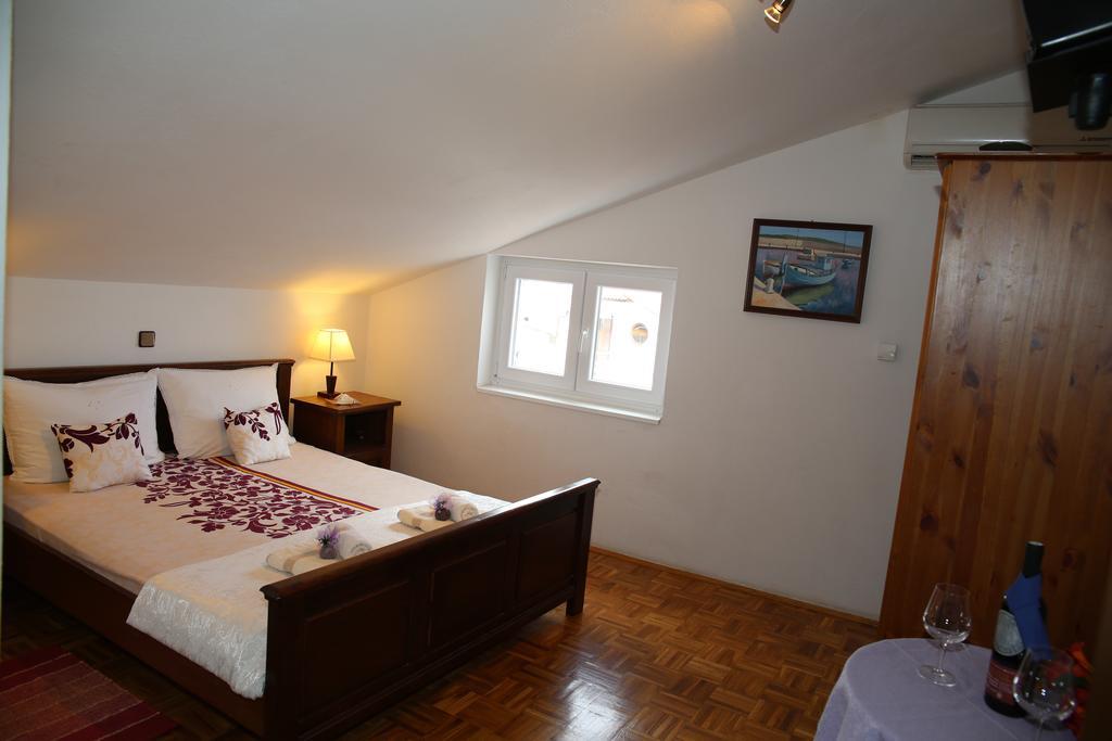 Hotel Pansion Adria Sveti Filip i Jakov Esterno foto