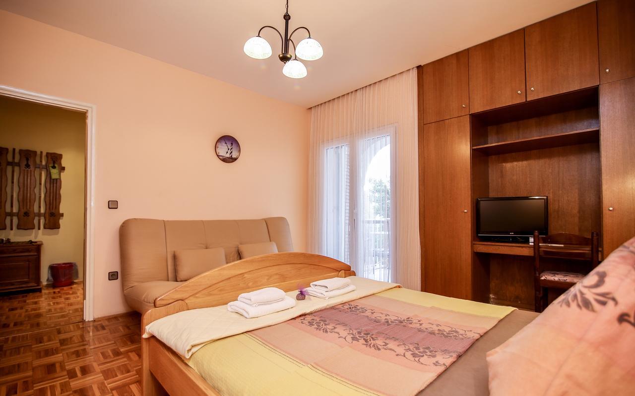 Hotel Pansion Adria Sveti Filip i Jakov Esterno foto