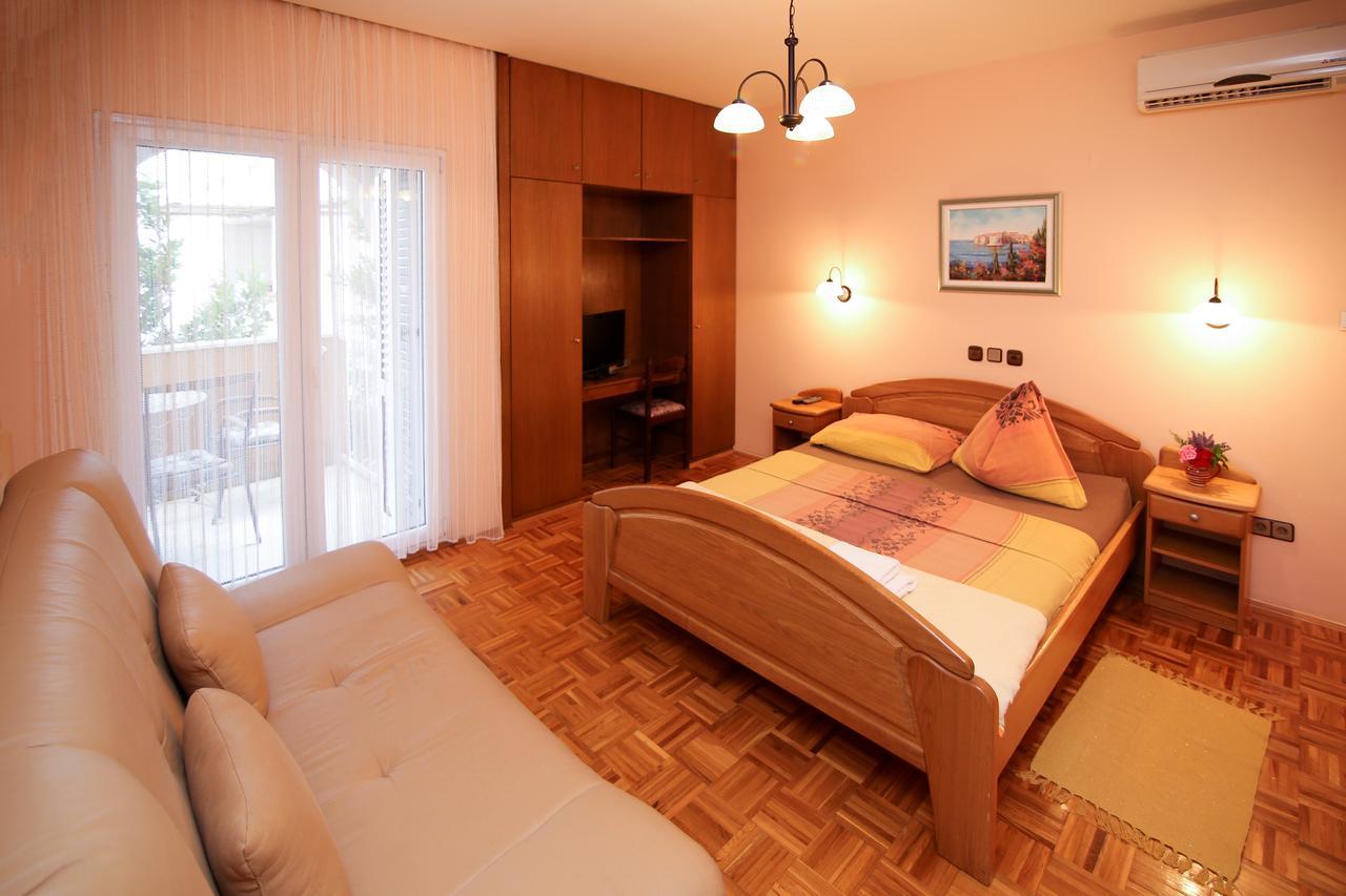 Hotel Pansion Adria Sveti Filip i Jakov Esterno foto