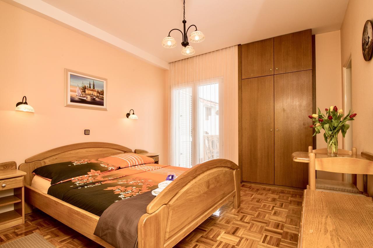 Hotel Pansion Adria Sveti Filip i Jakov Esterno foto