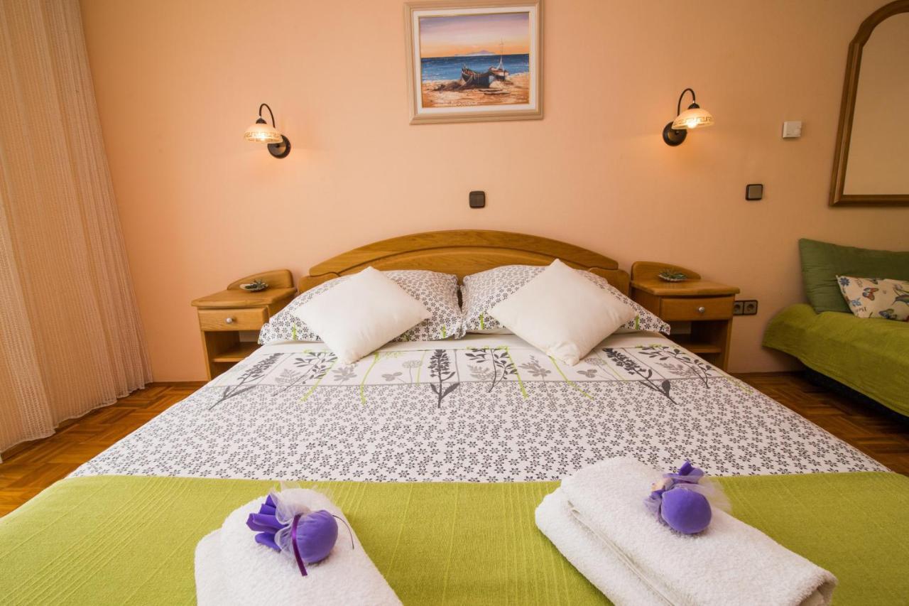 Hotel Pansion Adria Sveti Filip i Jakov Esterno foto