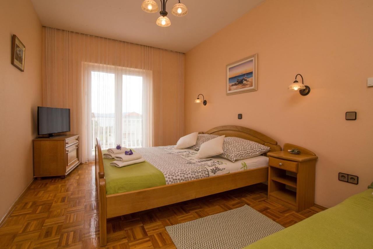 Hotel Pansion Adria Sveti Filip i Jakov Esterno foto