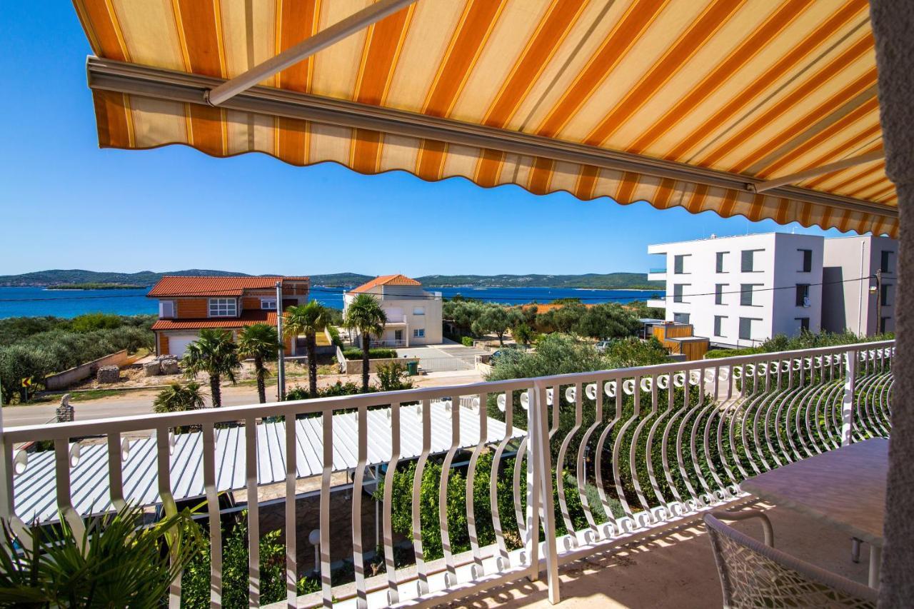 Hotel Pansion Adria Sveti Filip i Jakov Esterno foto