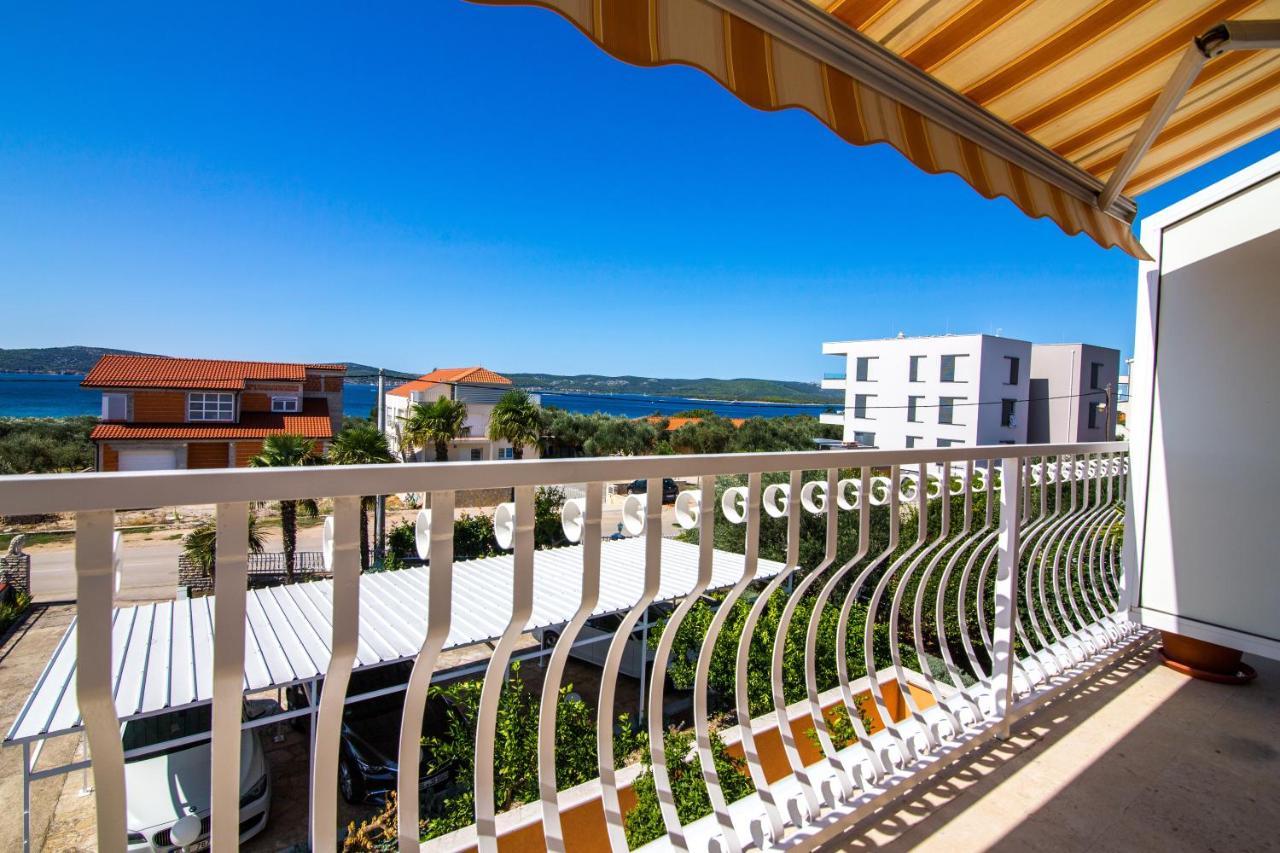 Hotel Pansion Adria Sveti Filip i Jakov Esterno foto