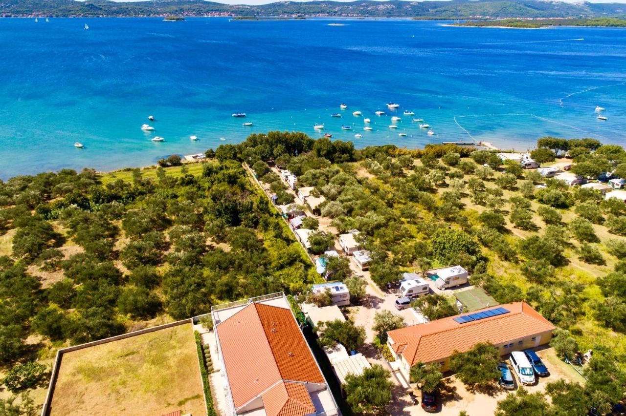 Hotel Pansion Adria Sveti Filip i Jakov Esterno foto
