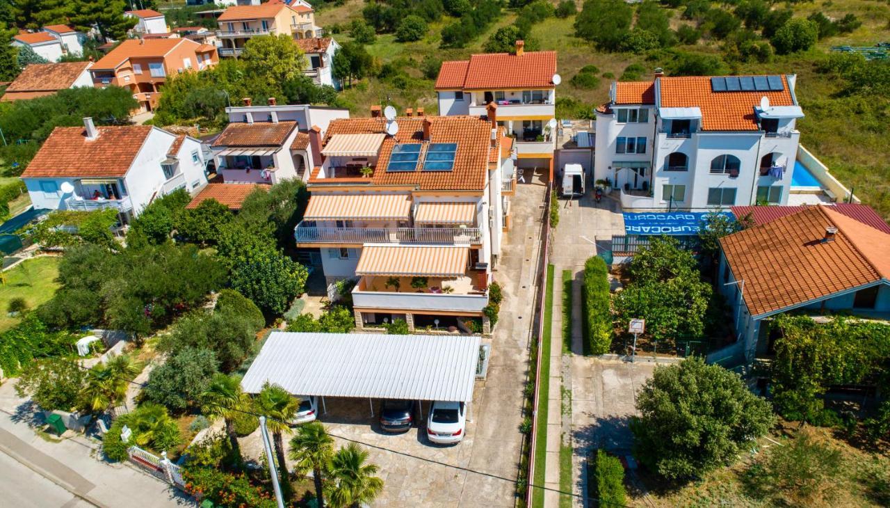 Hotel Pansion Adria Sveti Filip i Jakov Esterno foto