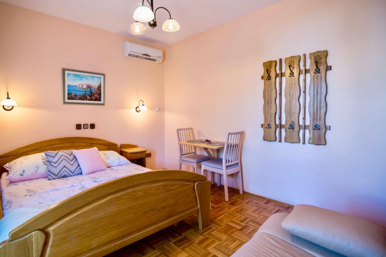 Hotel Pansion Adria Sveti Filip i Jakov Esterno foto